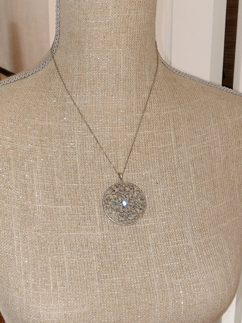 Costume jewelry  pendant necklace